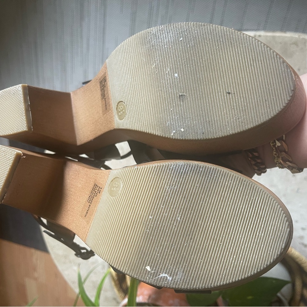 Black Women's heeled Sandals - Picture 4 of 5